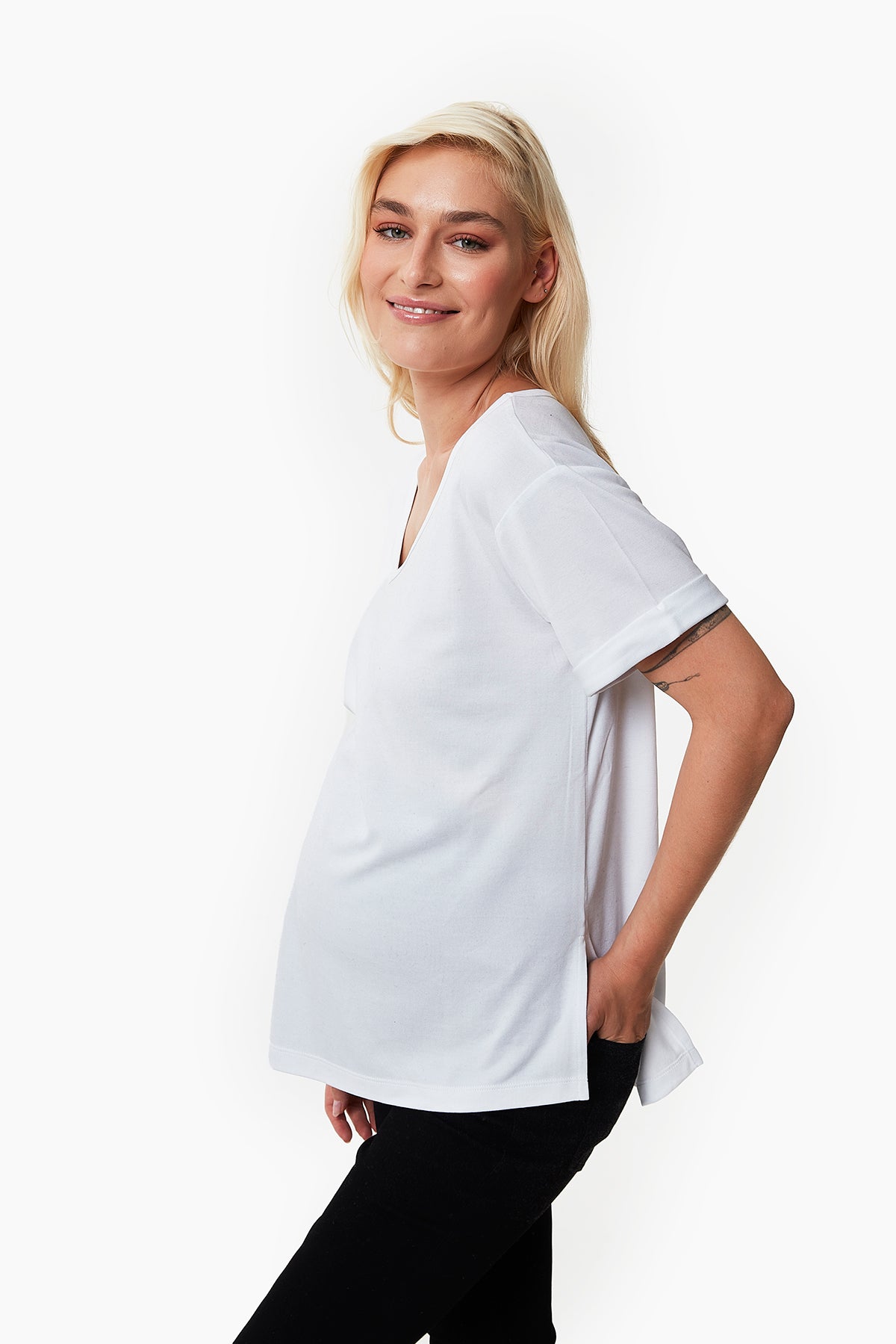 Aura V yaka hamile t-Shirt beyaz yandan görünüm