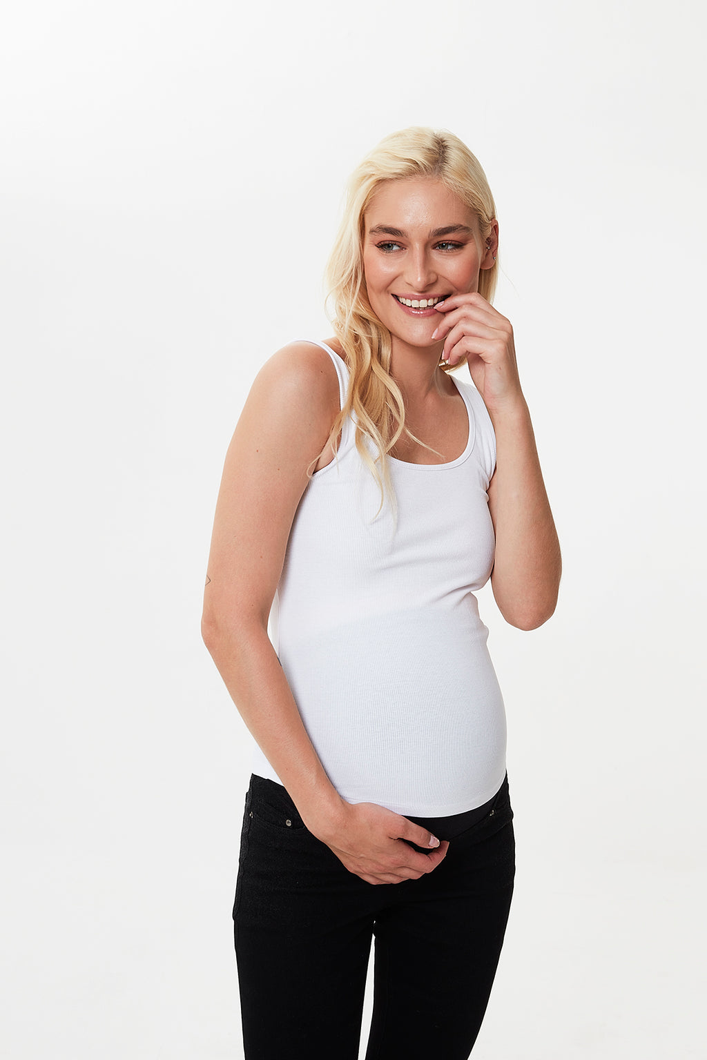 Aida fitilli hamile atlet beyaz önden görünüm