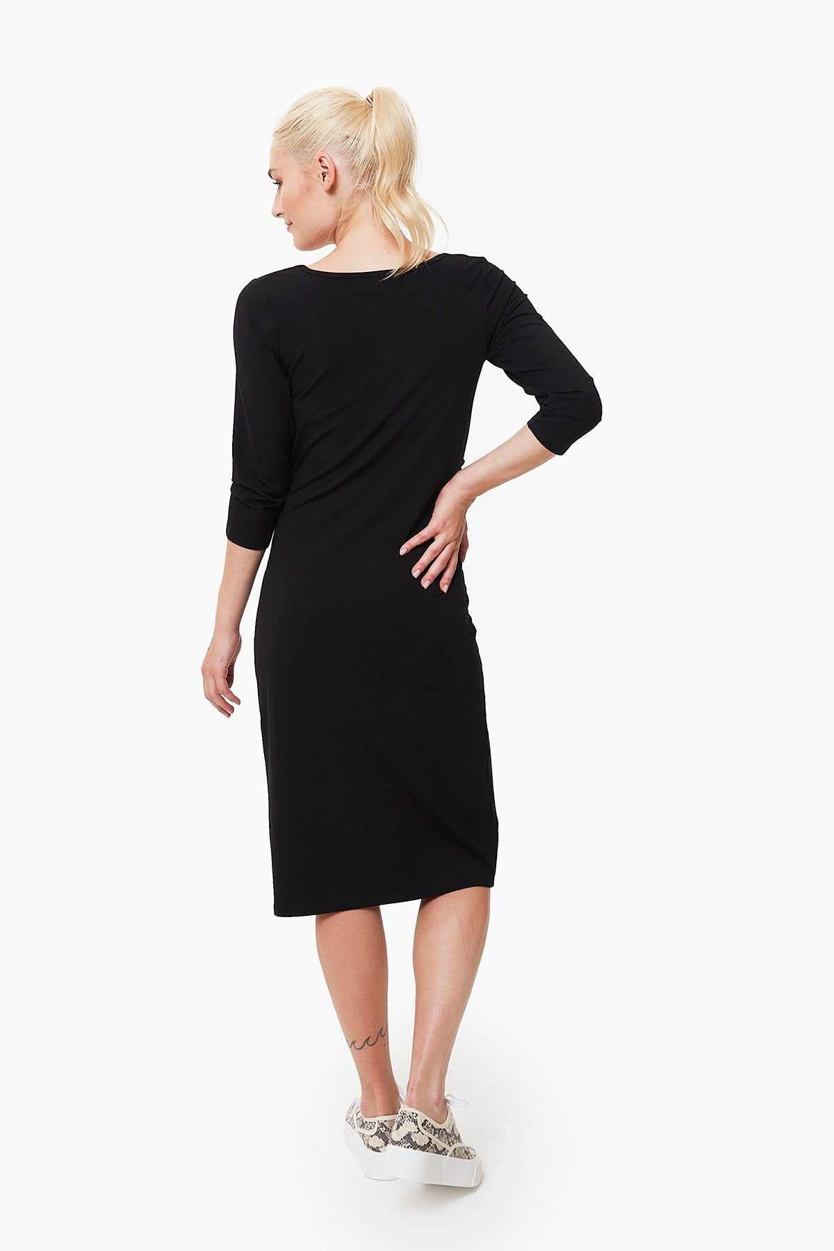 Susie Hamile Elbise siyah arkadan görünüm