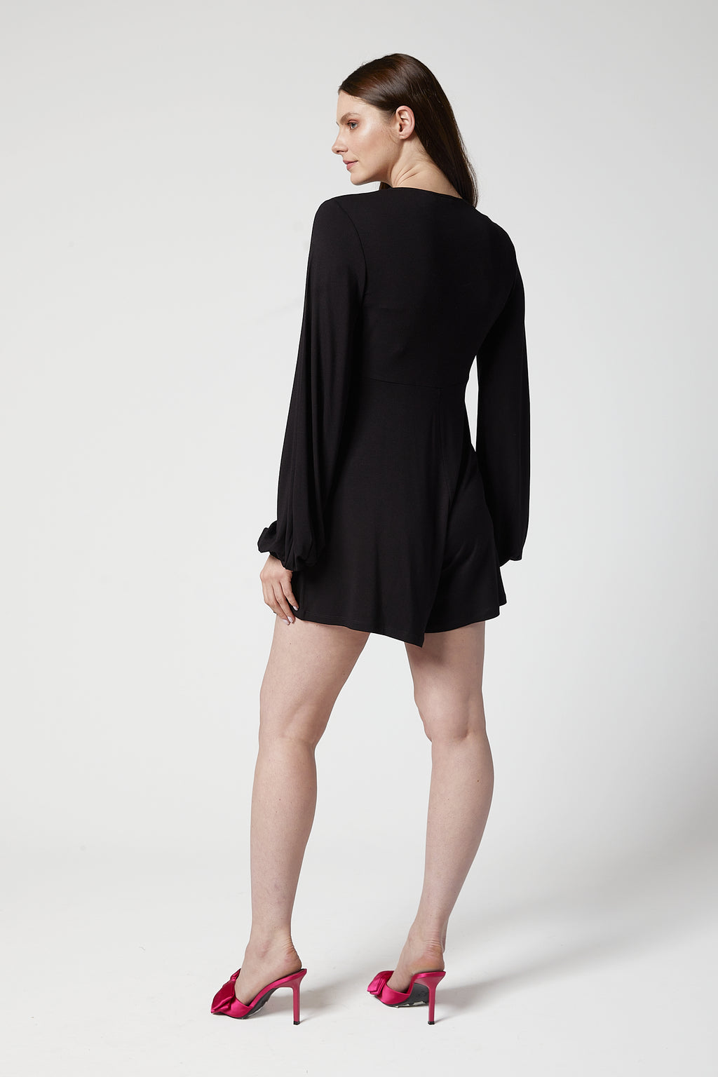 Julietta Hamile Tulum siyah arkadan görünüm