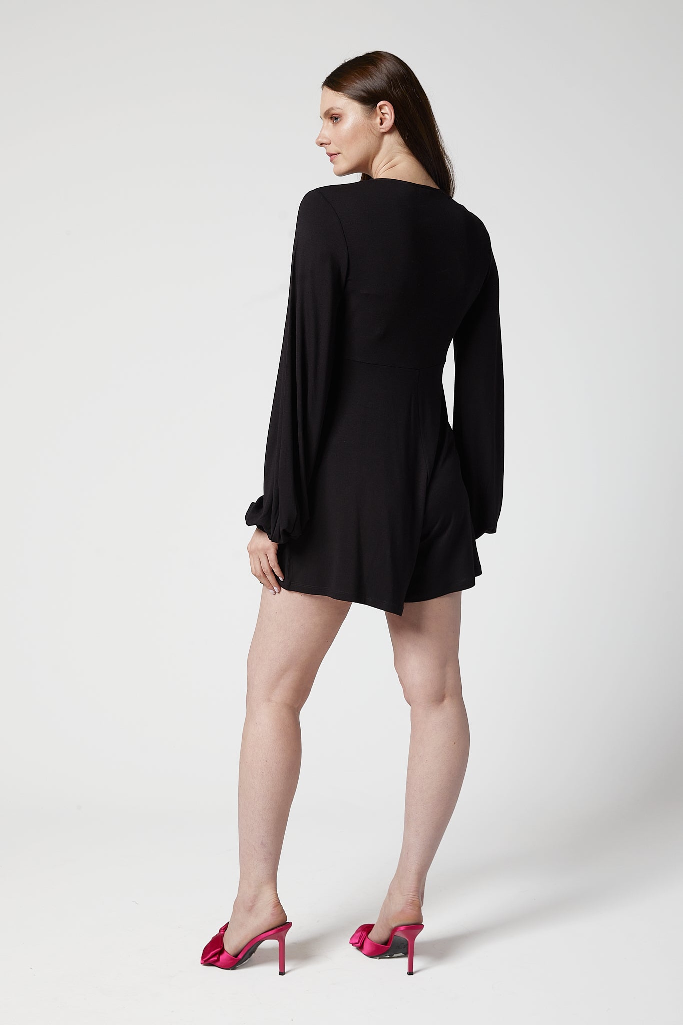 Julietta Hamile Tulum siyah arkadan görünüm