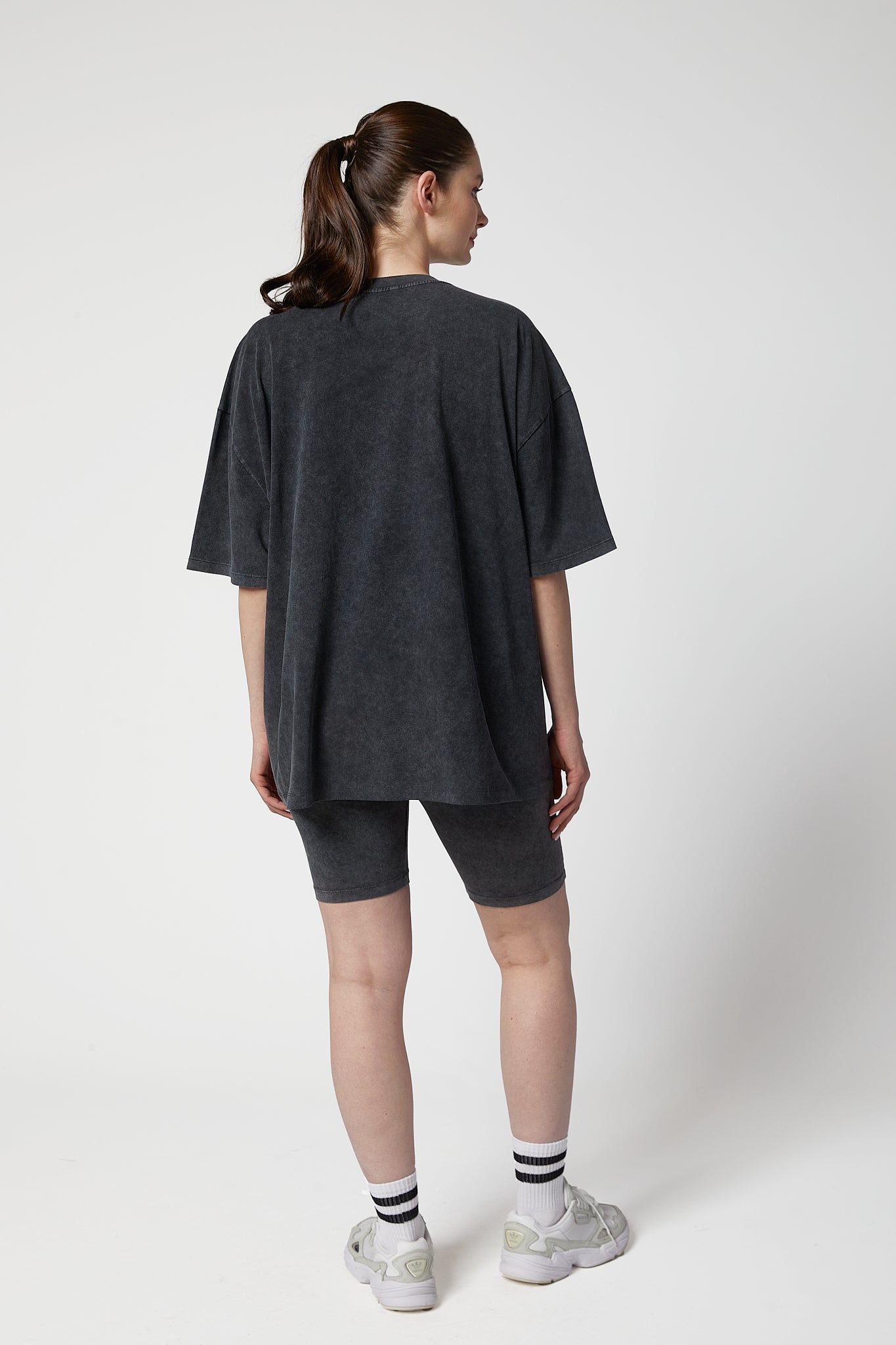 Lea Hamile Takım koyu gri arkadan görünüm