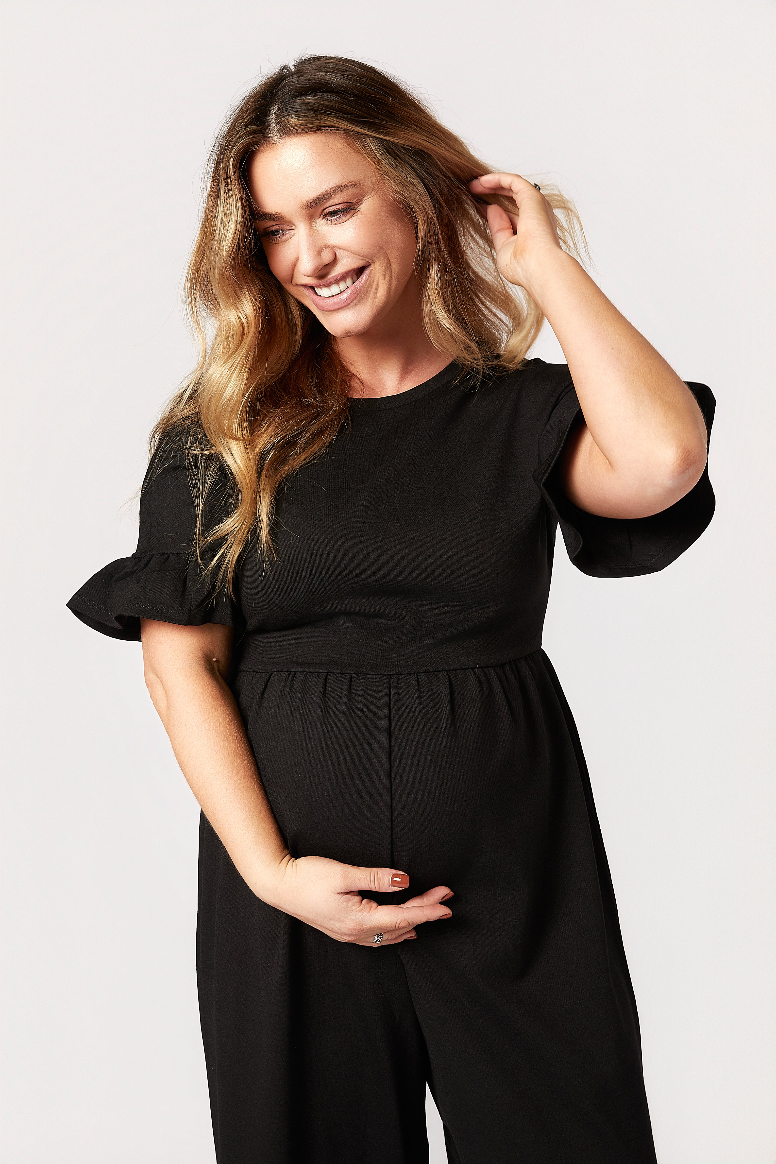 Lilyana Hamile Tulum Siyah yakın detay çekim