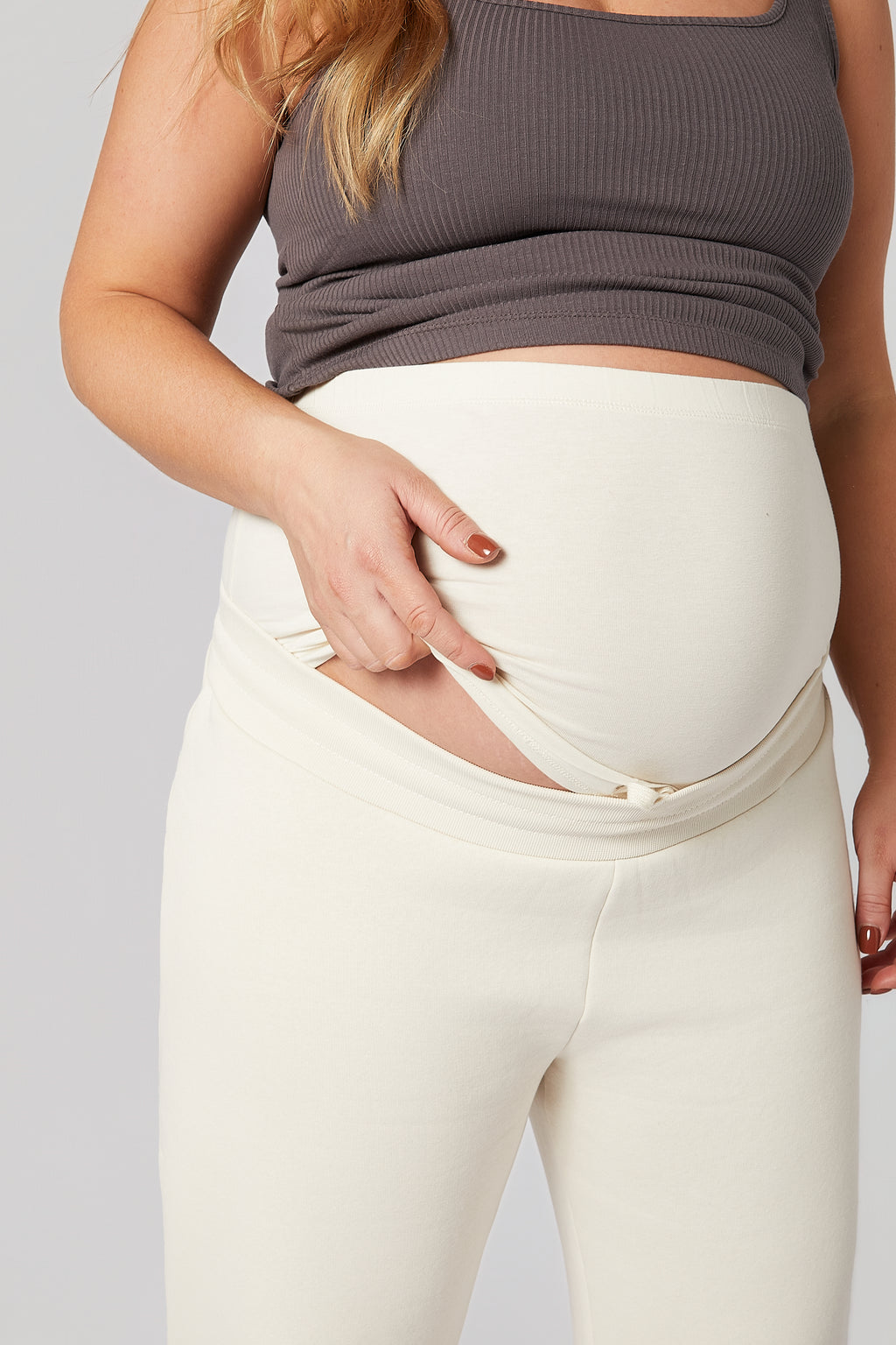 Rachel Hamile Eşofman Takımı bej yakın detay çekim